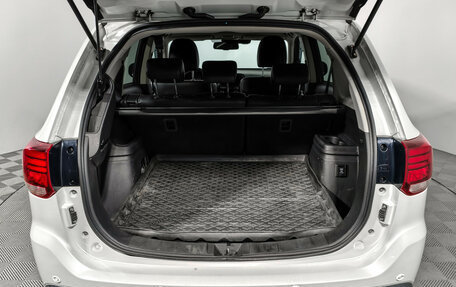 Mitsubishi Outlander III рестайлинг 3, 2017 год, 2 100 000 рублей, 19 фотография
