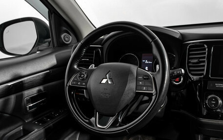 Mitsubishi Outlander III рестайлинг 3, 2017 год, 2 100 000 рублей, 16 фотография