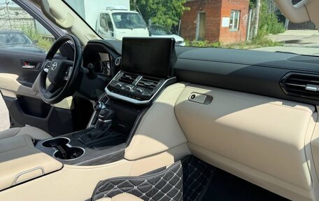 Toyota Land Cruiser, 2022 год, 16 фотография