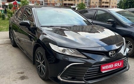 Toyota Camry, 2021 год, 2 950 000 рублей, 1 фотография