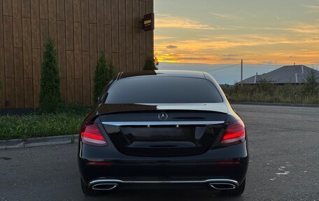 Mercedes-Benz E-Класс, 2017 год, 1 950 000 рублей, 4 фотография