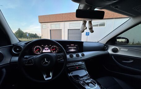 Mercedes-Benz E-Класс, 2017 год, 1 950 000 рублей, 10 фотография