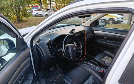 Mitsubishi Outlander III рестайлинг 3, 2013 год, 1 320 000 рублей, 4 фотография