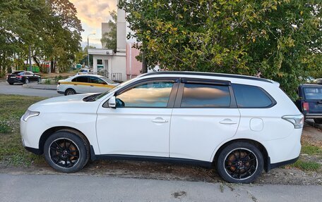 Mitsubishi Outlander III рестайлинг 3, 2013 год, 1 320 000 рублей, 3 фотография