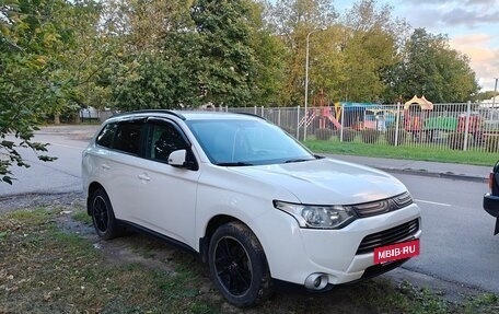 Mitsubishi Outlander III рестайлинг 3, 2013 год, 1 320 000 рублей, 2 фотография