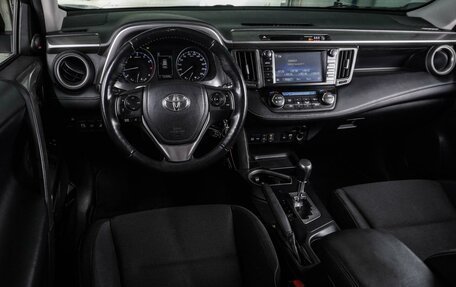 Toyota RAV4, 2017 год, 2 699 000 рублей, 6 фотография