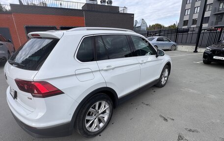 Volkswagen Tiguan II, 2017 год, 1 800 000 рублей, 3 фотография