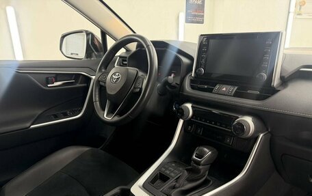 Toyota RAV4, 2020 год, 4 198 000 рублей, 24 фотография