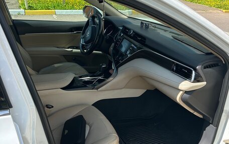 Toyota Camry, 2018 год, 1 620 000 рублей, 6 фотография