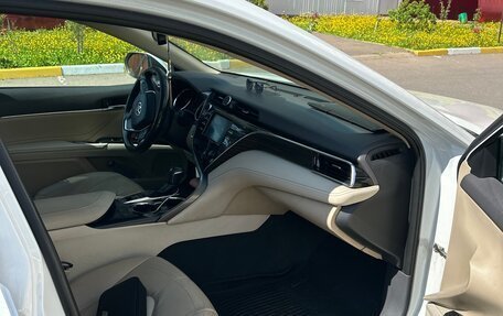Toyota Camry, 2018 год, 1 620 000 рублей, 3 фотография