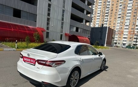 Toyota Camry, 2018 год, 1 620 000 рублей, 4 фотография