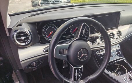 Mercedes-Benz E-Класс, 2019 год, 3 700 000 рублей, 19 фотография