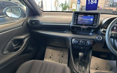Toyota Yaris, 2021 год, 1 249 900 рублей, 13 фотография