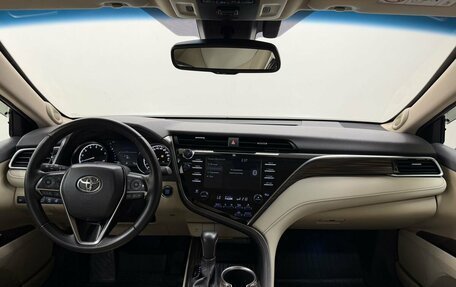 Toyota Camry, 2020 год, 3 050 000 рублей, 17 фотография