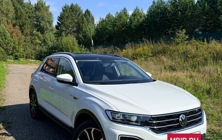 Volkswagen T-Roc I, 2021 год, 2 150 000 рублей, 2 фотография