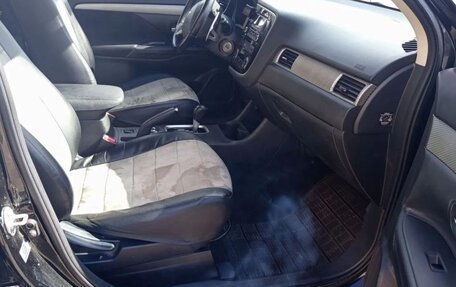 Mitsubishi Outlander III рестайлинг 3, 2014 год, 1 100 000 рублей, 9 фотография