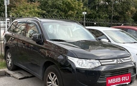Mitsubishi Outlander III рестайлинг 3, 2014 год, 1 100 000 рублей, 8 фотография
