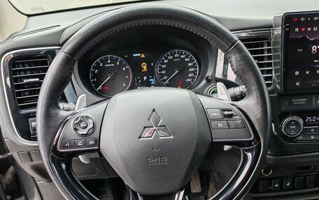 Mitsubishi Outlander III рестайлинг 3, 2018 год, 2 090 000 рублей, 11 фотография
