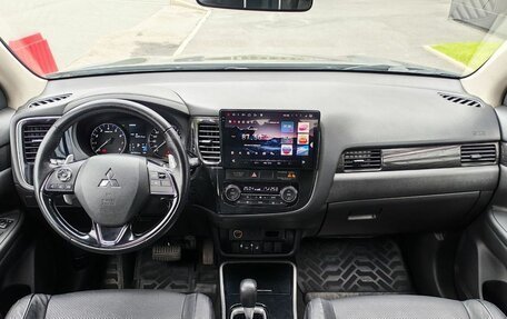 Mitsubishi Outlander III рестайлинг 3, 2018 год, 2 090 000 рублей, 10 фотография