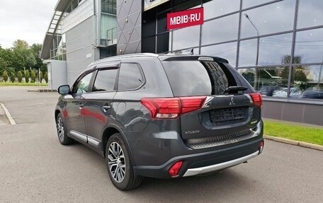 Mitsubishi Outlander III рестайлинг 3, 2018 год, 2 090 000 рублей, 3 фотография