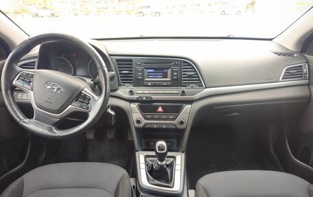 Hyundai Elantra VI рестайлинг, 2018 год, 1 400 000 рублей, 11 фотография
