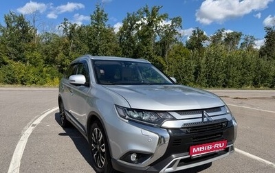Mitsubishi Outlander III рестайлинг 3, 2020 год, 2 600 000 рублей, 1 фотография