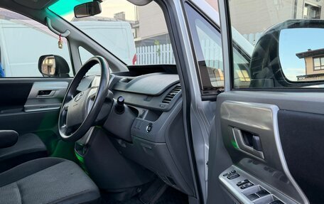 Toyota Noah III, 2009 год, 750 000 рублей, 8 фотография
