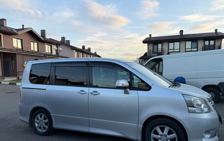 Toyota Noah III, 2009 год, 750 000 рублей, 6 фотография
