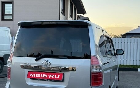 Toyota Noah III, 2009 год, 750 000 рублей, 3 фотография