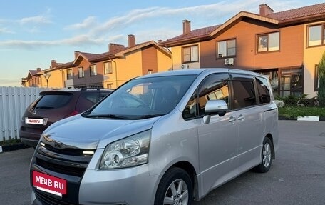 Toyota Noah III, 2009 год, 750 000 рублей, 2 фотография