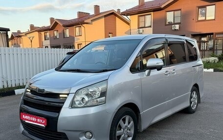 Toyota Noah III, 2009 год, 750 000 рублей, 4 фотография