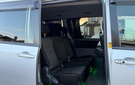Toyota Noah III, 2009 год, 750 000 рублей, 15 фотография