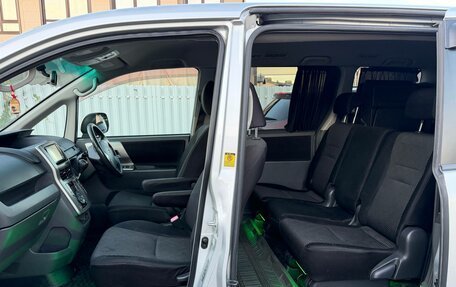 Toyota Noah III, 2009 год, 750 000 рублей, 11 фотография
