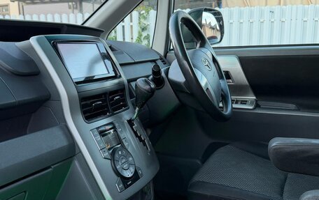 Toyota Noah III, 2009 год, 750 000 рублей, 14 фотография