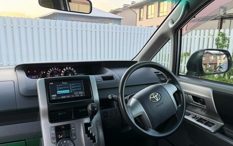 Toyota Noah III, 2009 год, 750 000 рублей, 13 фотография