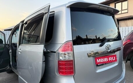 Toyota Noah III, 2009 год, 750 000 рублей, 12 фотография