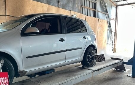 Volkswagen Golf V, 2003 год, 500 000 рублей, 10 фотография