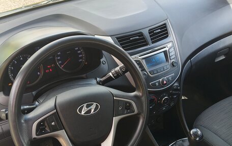 Hyundai Solaris II рестайлинг, 2016 год, 900 000 рублей, 2 фотография
