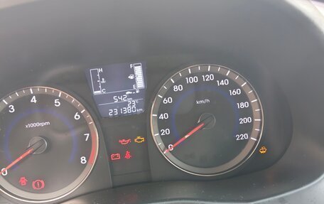 Hyundai Solaris II рестайлинг, 2016 год, 900 000 рублей, 3 фотография