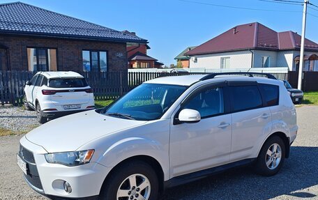 Mitsubishi Outlander III рестайлинг 3, 2010 год, 1 520 000 рублей, 2 фотография