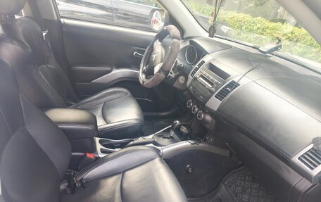 Mitsubishi Outlander III рестайлинг 3, 2010 год, 1 520 000 рублей, 13 фотография