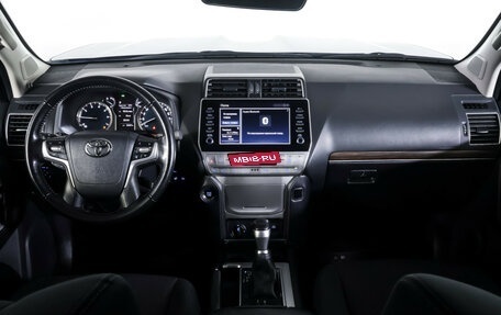 Toyota Land Cruiser Prado 150 рестайлинг 2, 2021 год, 6 400 000 рублей, 13 фотография