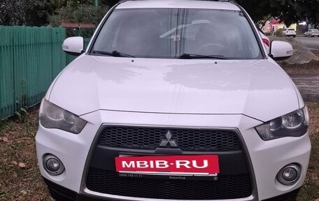 Mitsubishi Outlander III рестайлинг 3, 2011 год, 1 150 000 рублей, 2 фотография