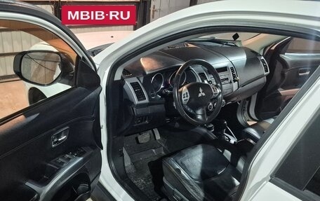 Mitsubishi Outlander III рестайлинг 3, 2011 год, 1 150 000 рублей, 15 фотография