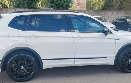 Volkswagen Tiguan II, 2020 год, 3 100 000 рублей, 3 фотография