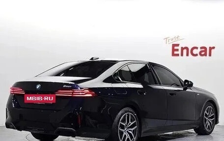 BMW 5 серия, 2024 год, 6 320 000 рублей, 2 фотография