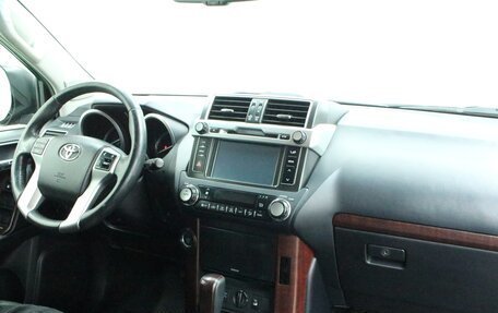 Toyota Land Cruiser Prado 150 рестайлинг 2, 2017 год, 3 995 000 рублей, 4 фотография