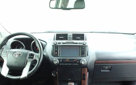 Toyota Land Cruiser Prado 150 рестайлинг 2, 2017 год, 3 995 000 рублей, 15 фотография