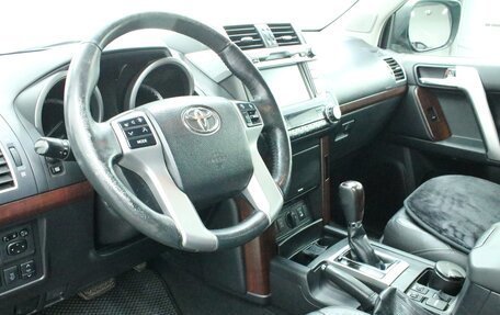 Toyota Land Cruiser Prado 150 рестайлинг 2, 2017 год, 3 995 000 рублей, 16 фотография