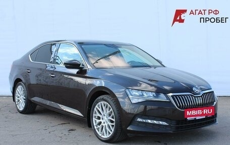 Skoda Superb III рестайлинг, 2021 год, 2 350 000 рублей, 3 фотография